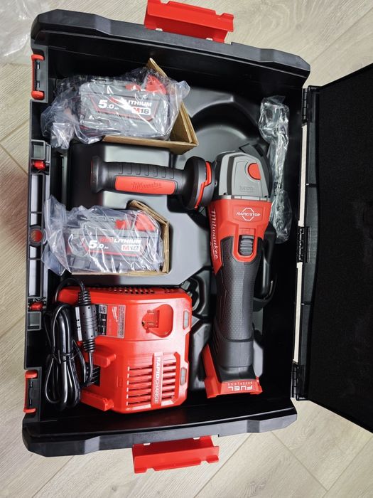 Болгарка (кутова шліфувальна машина) акумуляторна Milwaukee M18 FSAG12