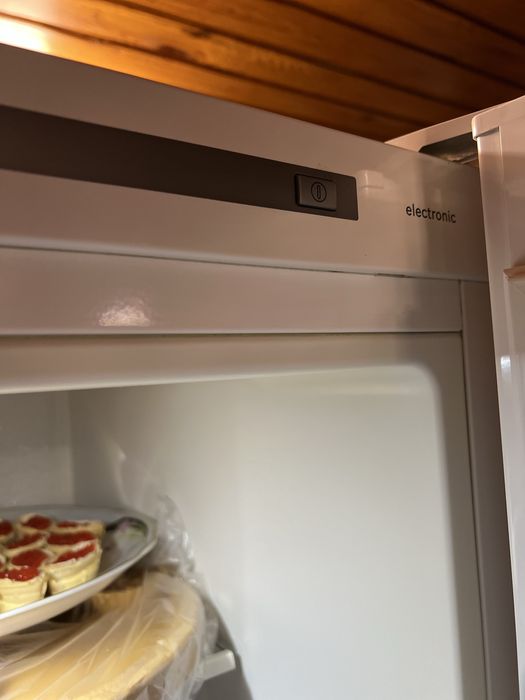 Холодильник BOSCH з нижньою морозильною камерою