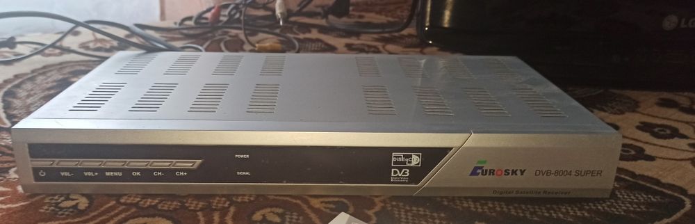 Телевізор LG 14", працюючий з тюнером і пультом