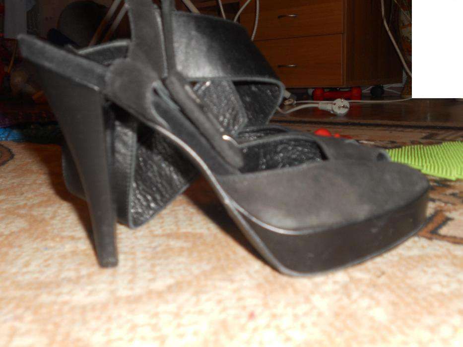 Босоножки кожаные Италия 36 размер