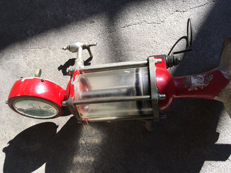 Maquina antiga petroleo