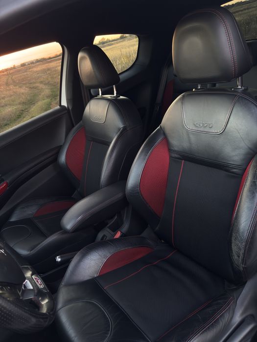 Peugeot 208 GTI 2013