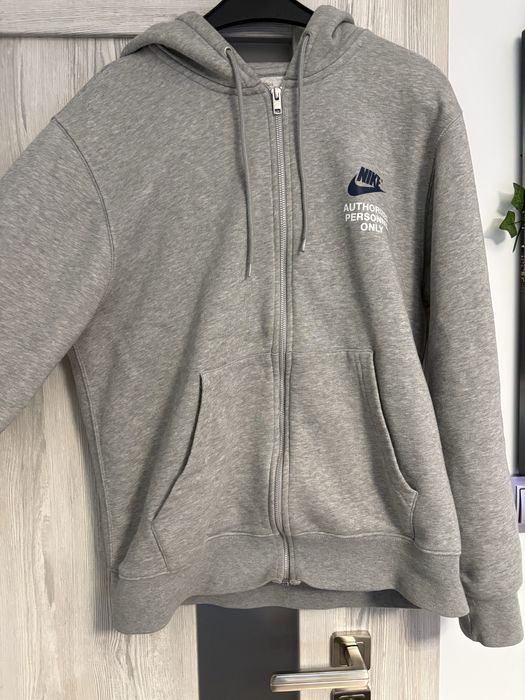Szara bluza nike