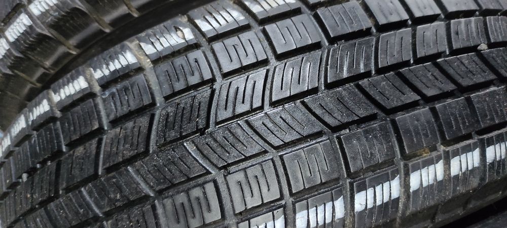 Pneus 205/70/15 semi novos