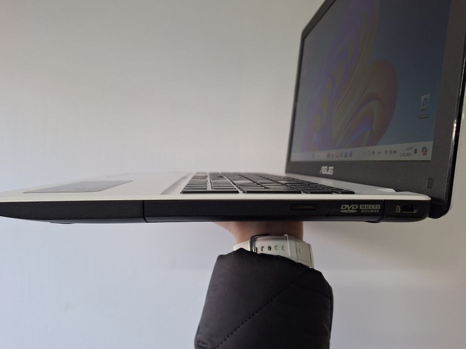 Asus X550C i5 3337u