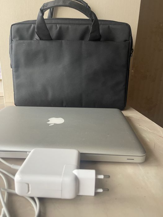 Macbook pro 13,  2011