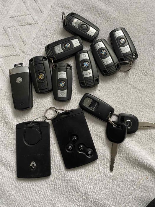 Автоключи, ключи,Продам оригінальні ключі до автомобіля ключ з чіпами.Викидний ключ