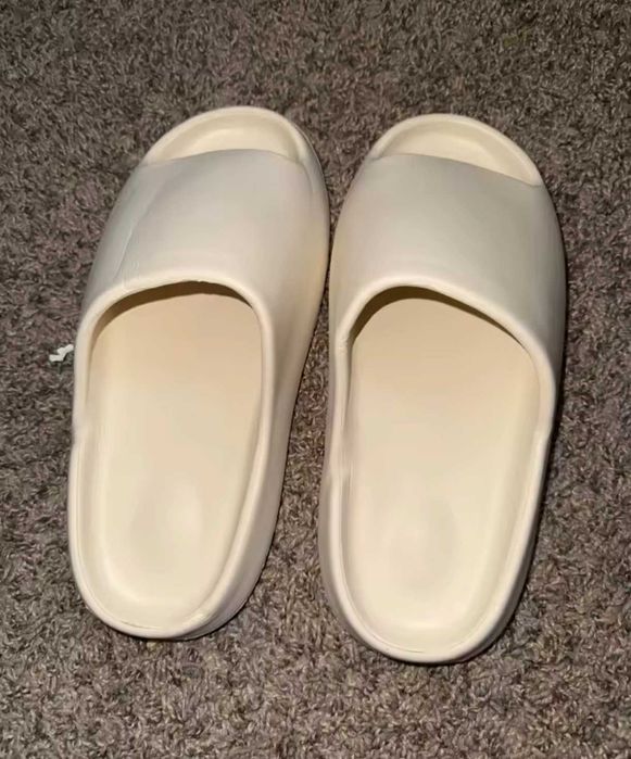 Chinelos estilo Yeezy Slide 43/44