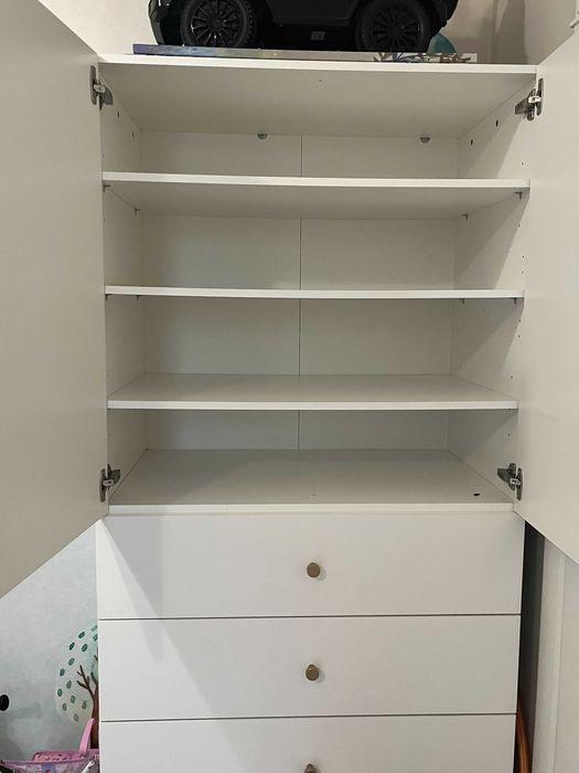 Szafa biała VOX Creative- szuflady i półki, złote uchwyty