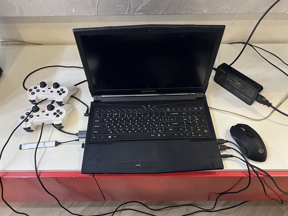 Ноутбук Dream Machines Clevo (15ua17)