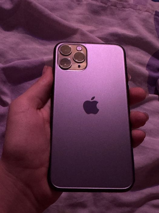 Продаю Iphone 11 pro