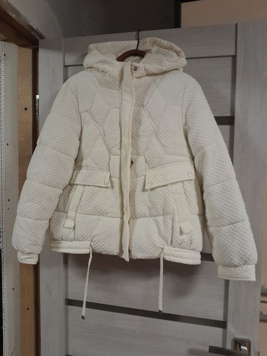 Куртка зручна стильна