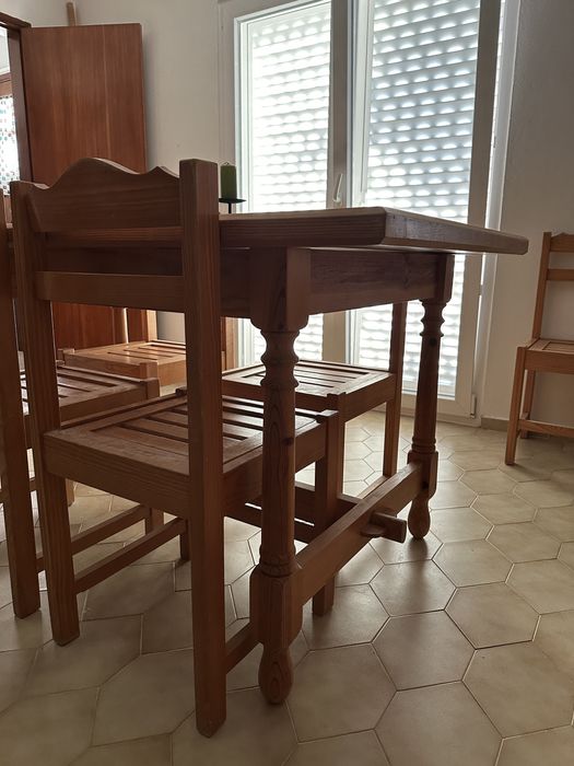 Mesa de jantar em pinho e mármore