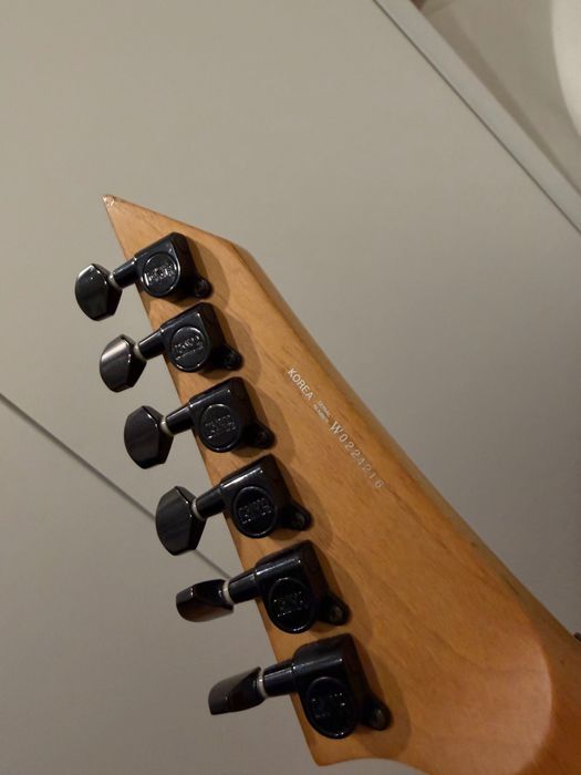 ESP LTD M-202 (Coreia) + Pickups EMG 81/85 + Mala Rígida