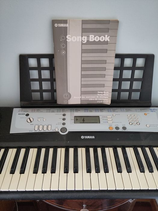 Vendo teclado Yamaha YPT-200