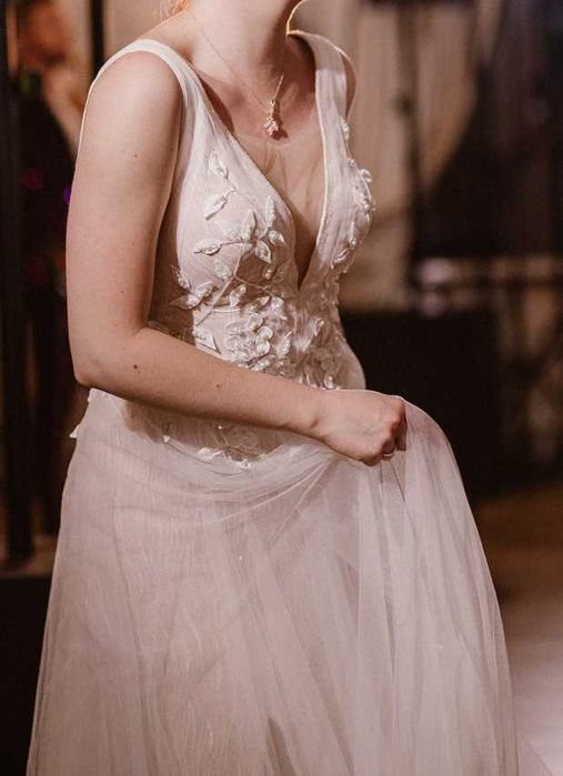 Suknia ślubna literka A na zamek rozporek ramiączka beżowa brzoskwinio