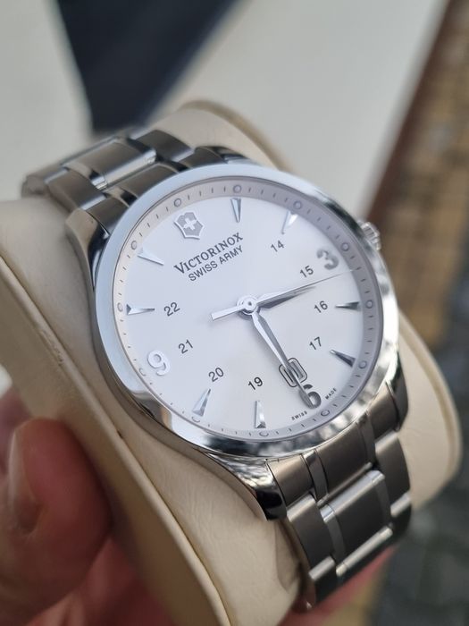 Zegarek Victorinox, nieużywany