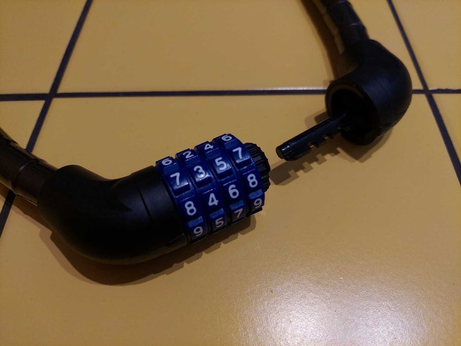 Cadeado com código para bicicletas e afins