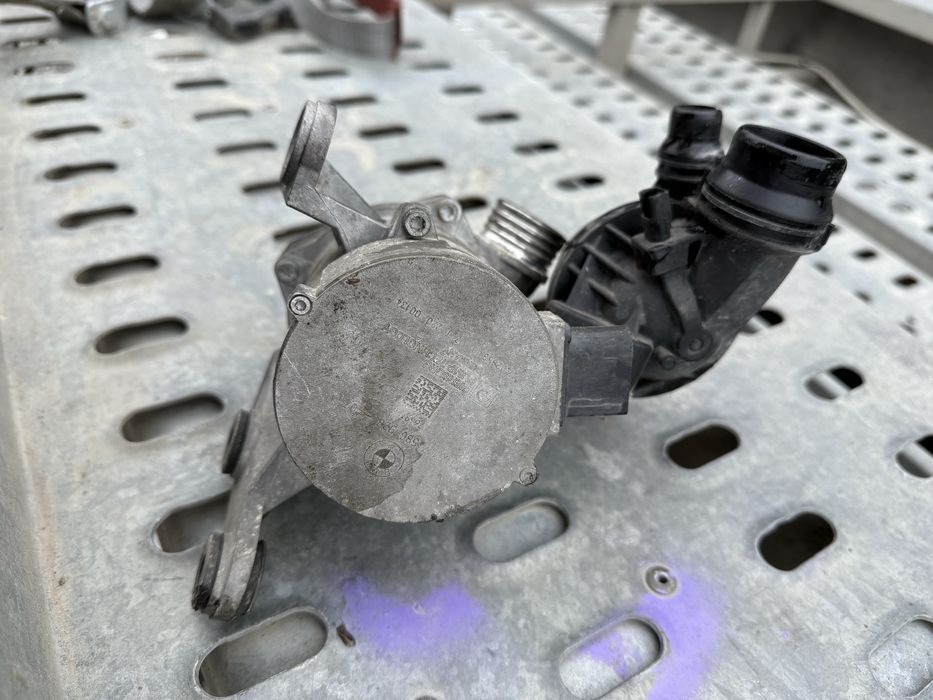 Помпа bmw e90 e91 e92 n43 н43 e81 e87 e88 термостат н43 н51 н52 н43