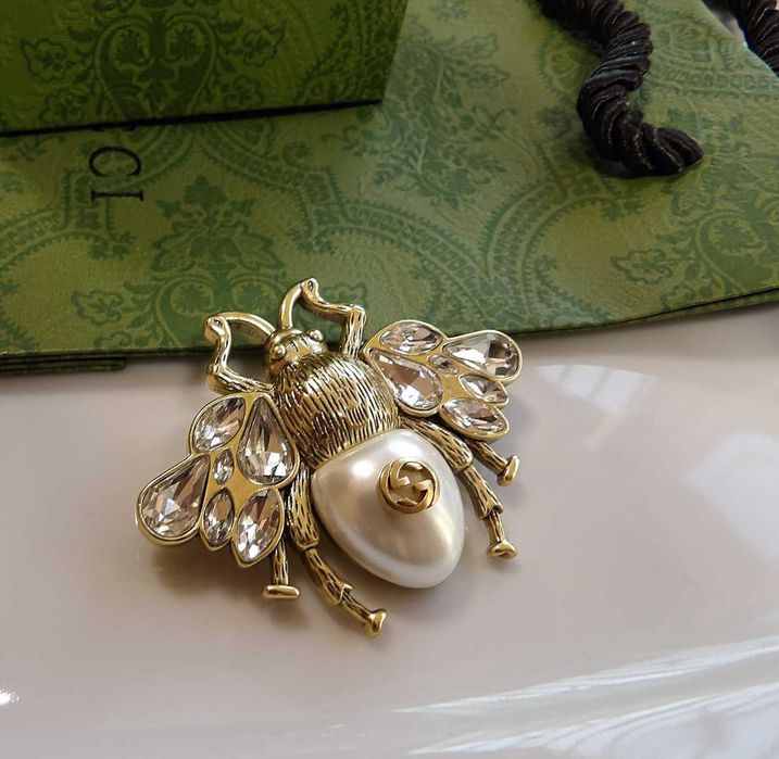 Gucci Brass Pearl Bee broszka pszczoła