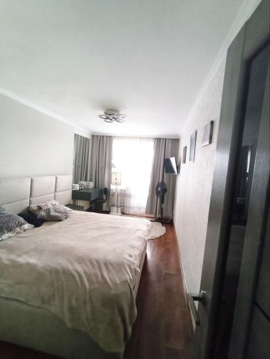 Трьохкімнатна квартира з сучасним ремонтом