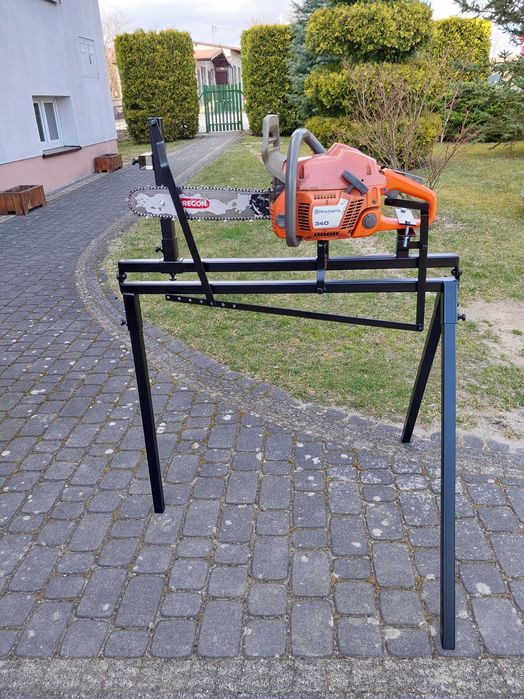 Stojak do cięcia drewna opałowego z ruchomą ramą