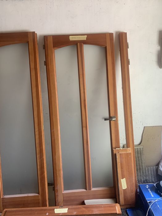 Продам між кімнатні двері з масиву