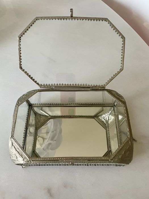 Caixa de joias espelhada com detahes em latão | Zara Home