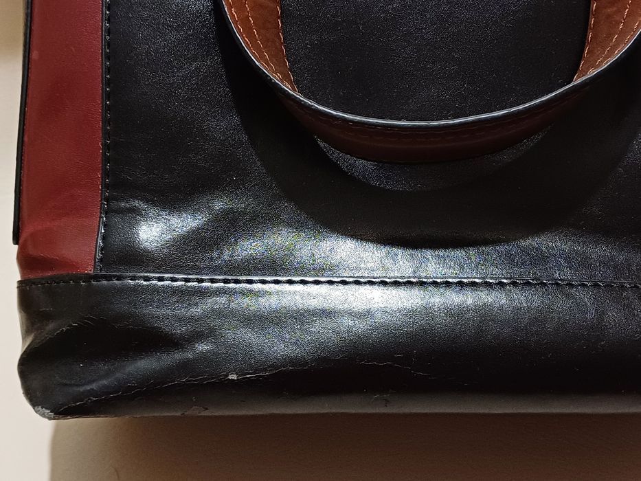 Carteira/Mala da Zara, de cor preta e vermelho/bordeaux