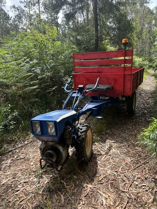 Motocultivadora NIBBI com reboque.