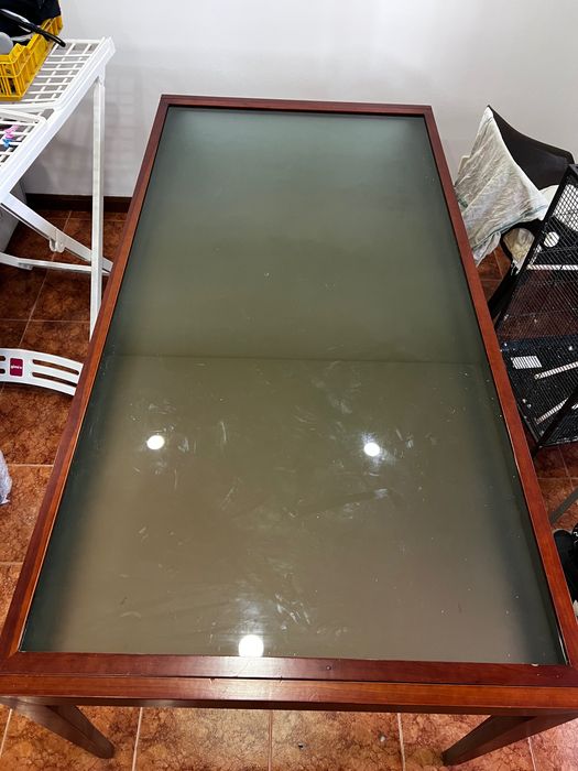 Mesa e móvel como novos
