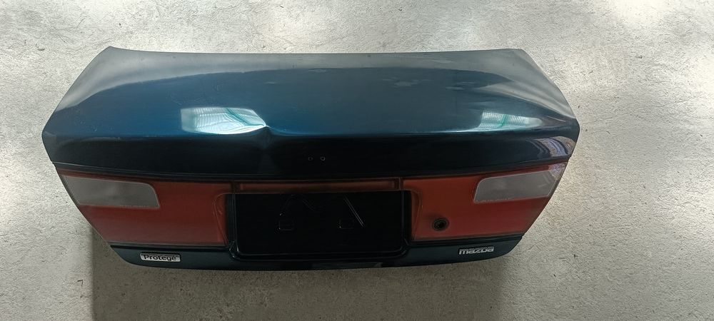 Кришка багажника Mazda Protege
