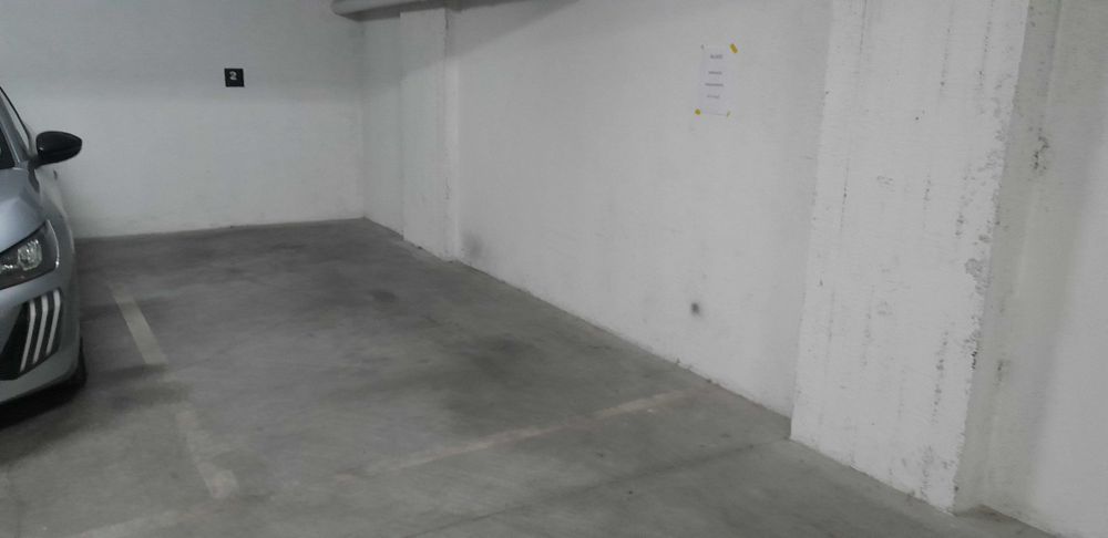 Garagem /parqueamento - Arrendar-Carregado