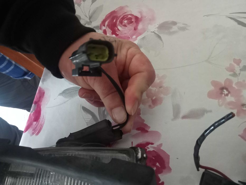 Luzes para montar no parachoque da frente.