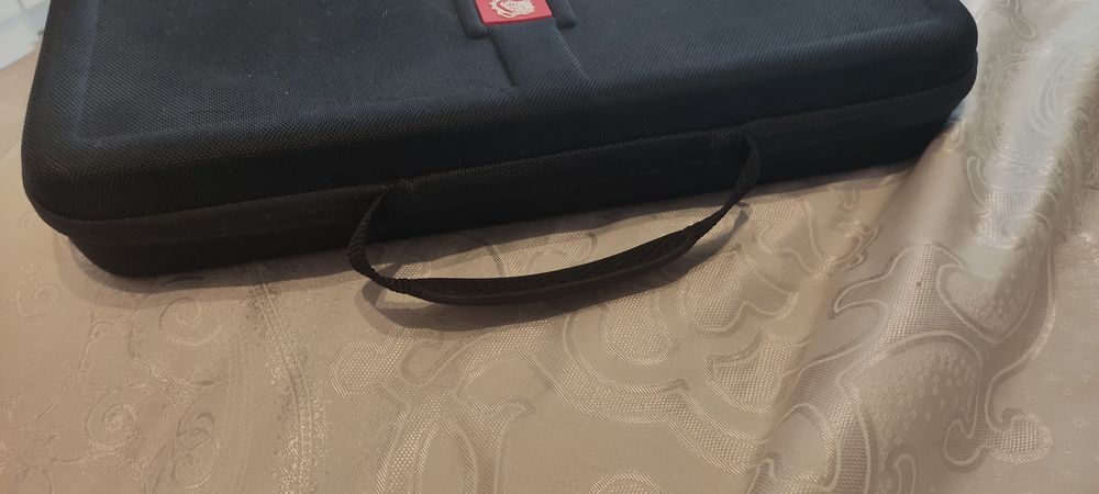 Case etui większy futerał z rączką na Nintendo switch marki Mad Dog.