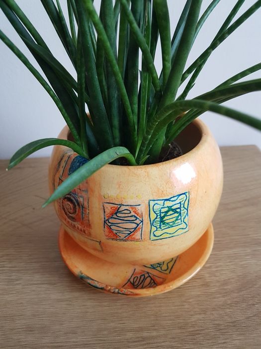 Porcelanowa  doniczka