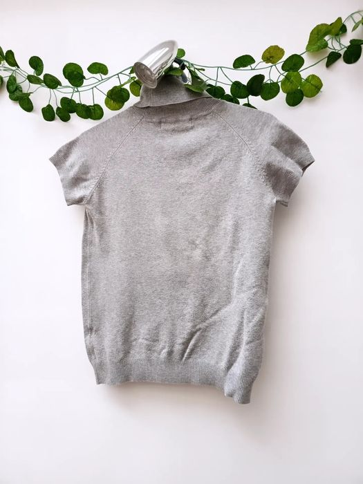 T-shirt Cinzenta Clara com Gola
