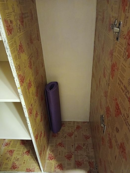 Продам мебель для гостинной:шкаф и стеллаж.