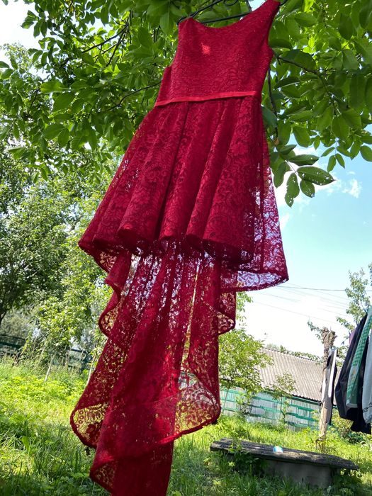 Продається випускна сукня!
Будь неповторною!