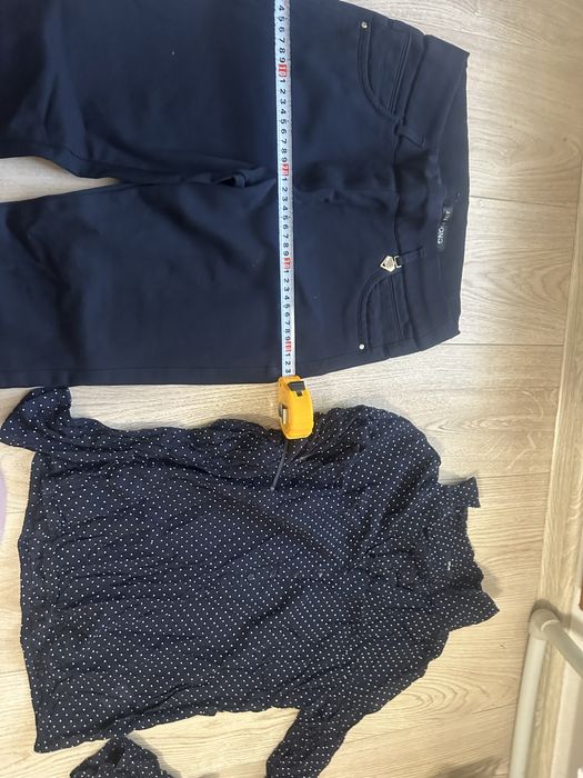 Безкоштовно речі для дівчини. Розмір штанів 29. Світер М-Л