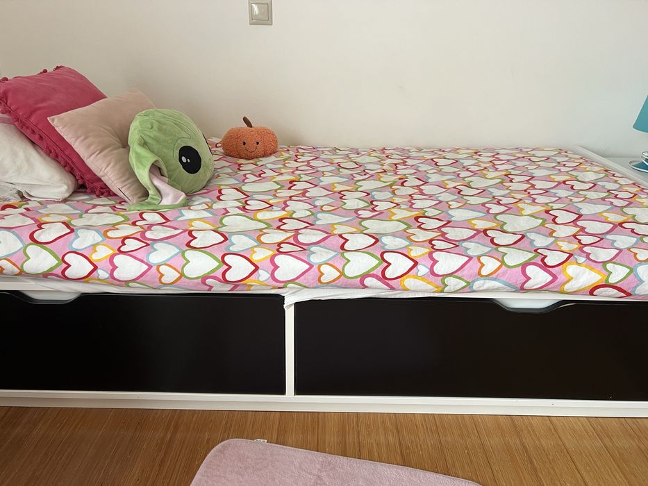 Cama solteiro Branca  ( colchão incluido)