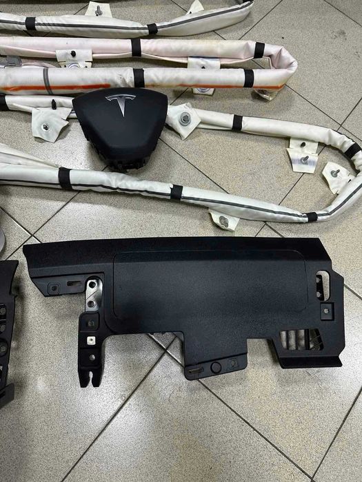 Подушки безпеки , аербеги ,безпека Tesla Model 3,Tesla Model Y