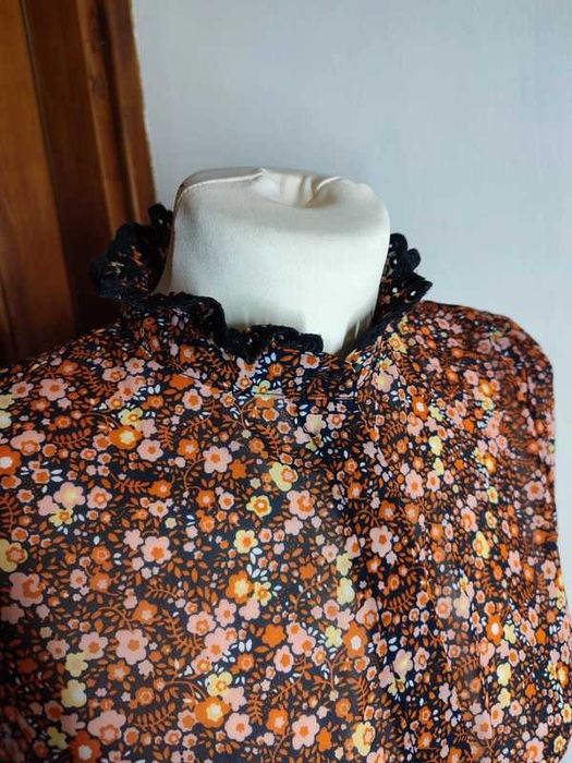 Piękna sukienka w kwiaty marki Y.A.S