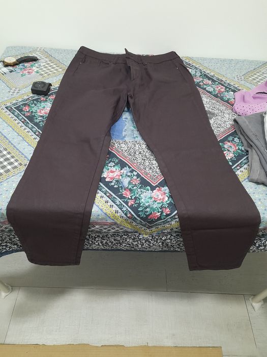 Calças polipele roxas da Máximo dutti