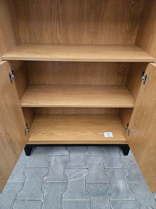 Jasna szafa kolor dąb regał metalowa rama