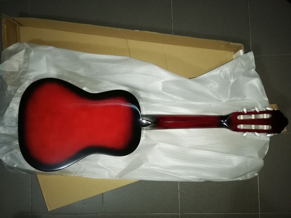 Guitarra clássica 1/2 vermelha e set