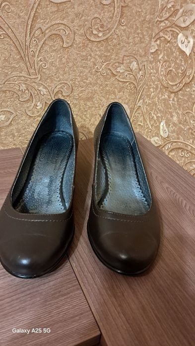 Продам туфли кожаные  р.39.