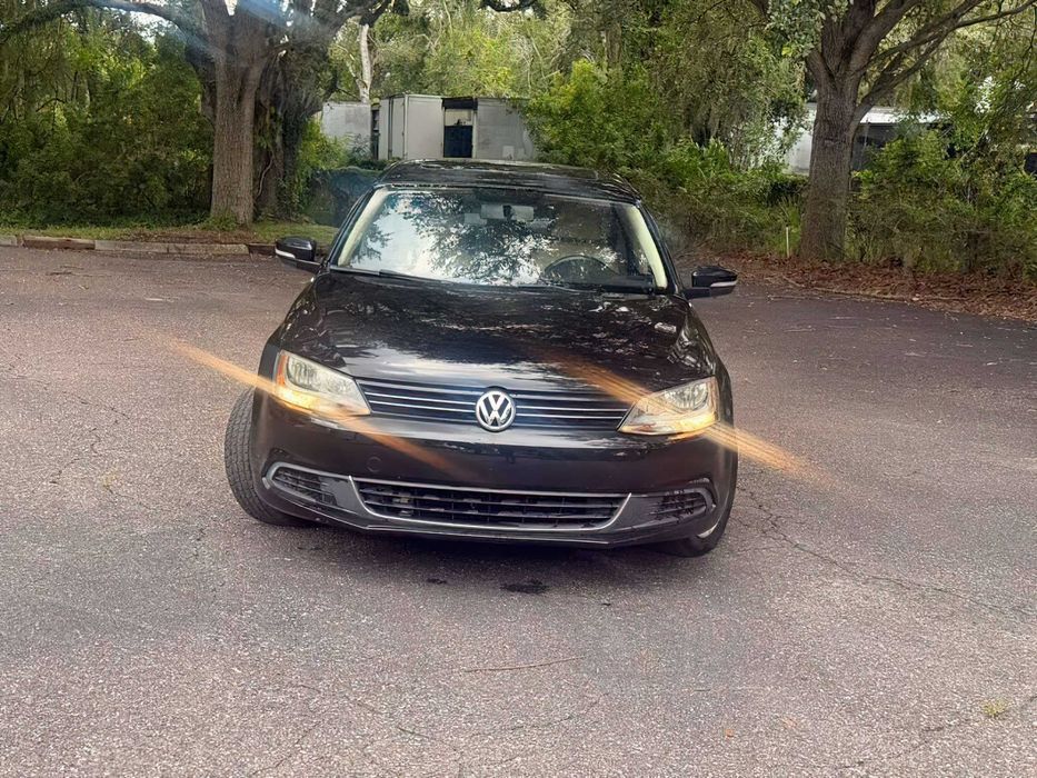 Volkswagen Jetta SE      2013