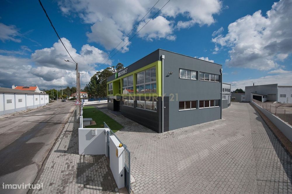 Pavilhão Industrial com Negócio - Marinha Grande
