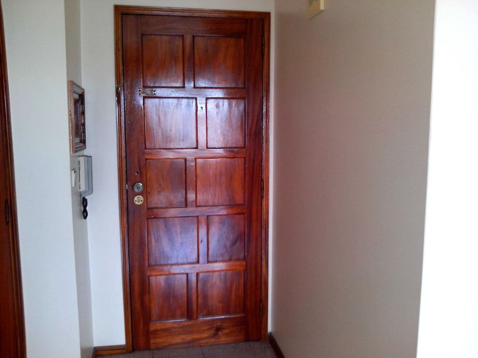 Particular arrenda T2 em São Vicente, Rua Fonte do Mundo